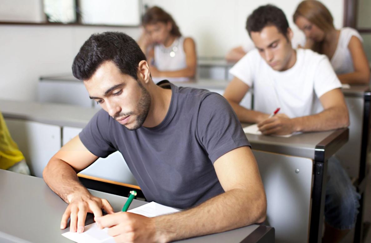 Find your ideal internship in Dubai as a student with this guide to applications, CV tips, interview preparation & gaining valuable work experience.